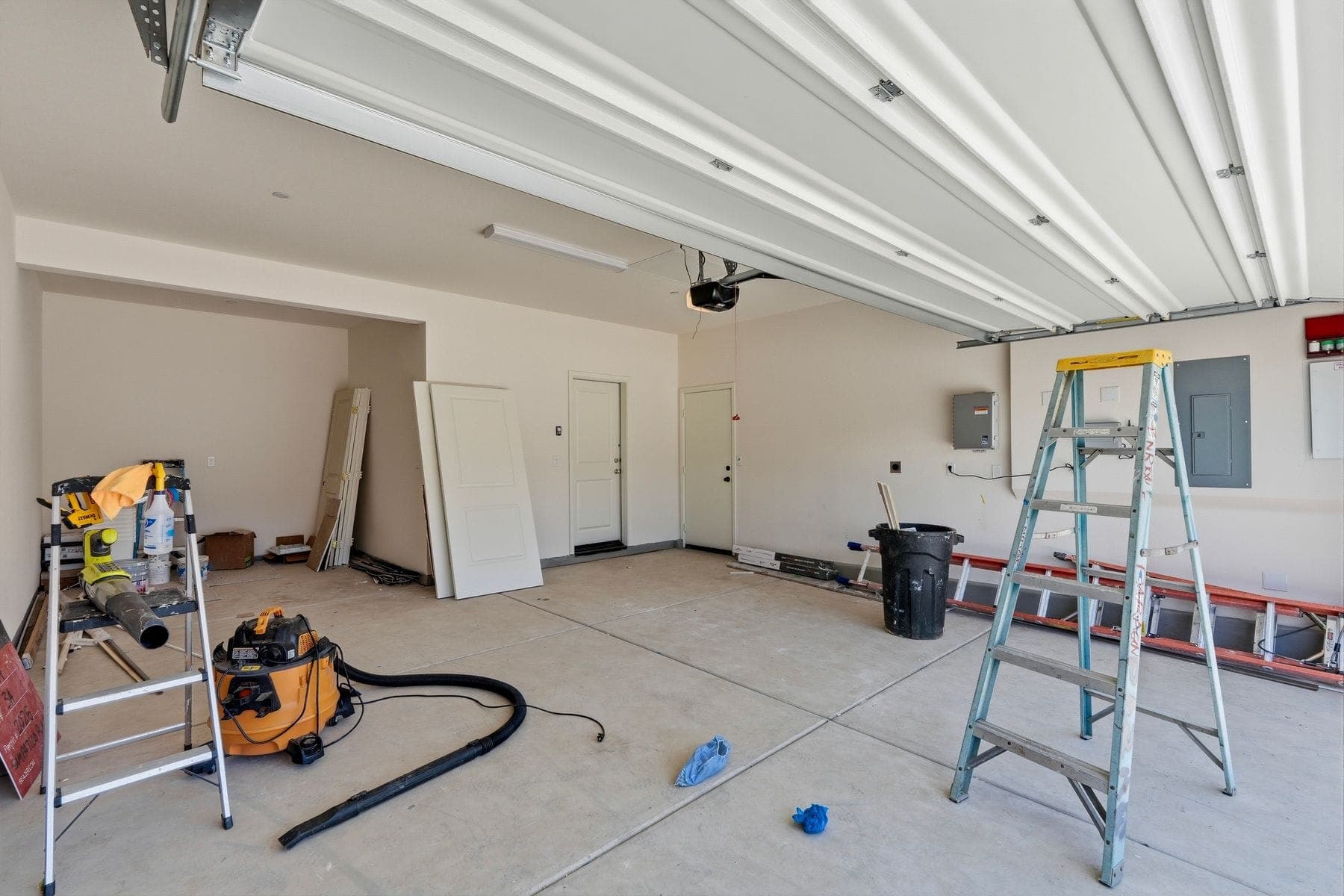Escondido garage declutter — Cluttered