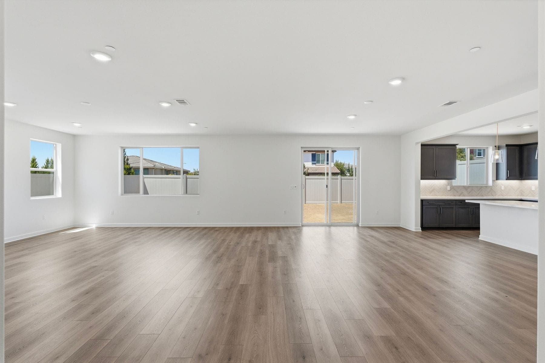 Escondido great room — Modern virtual staging — Empty Room