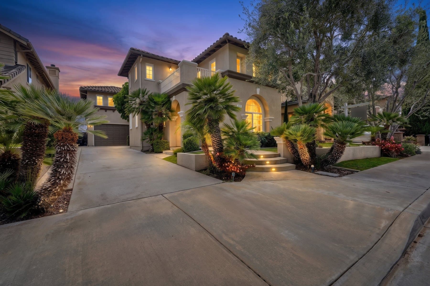 San Marcos home: daytime photo and its virtual twilight version — Twilight