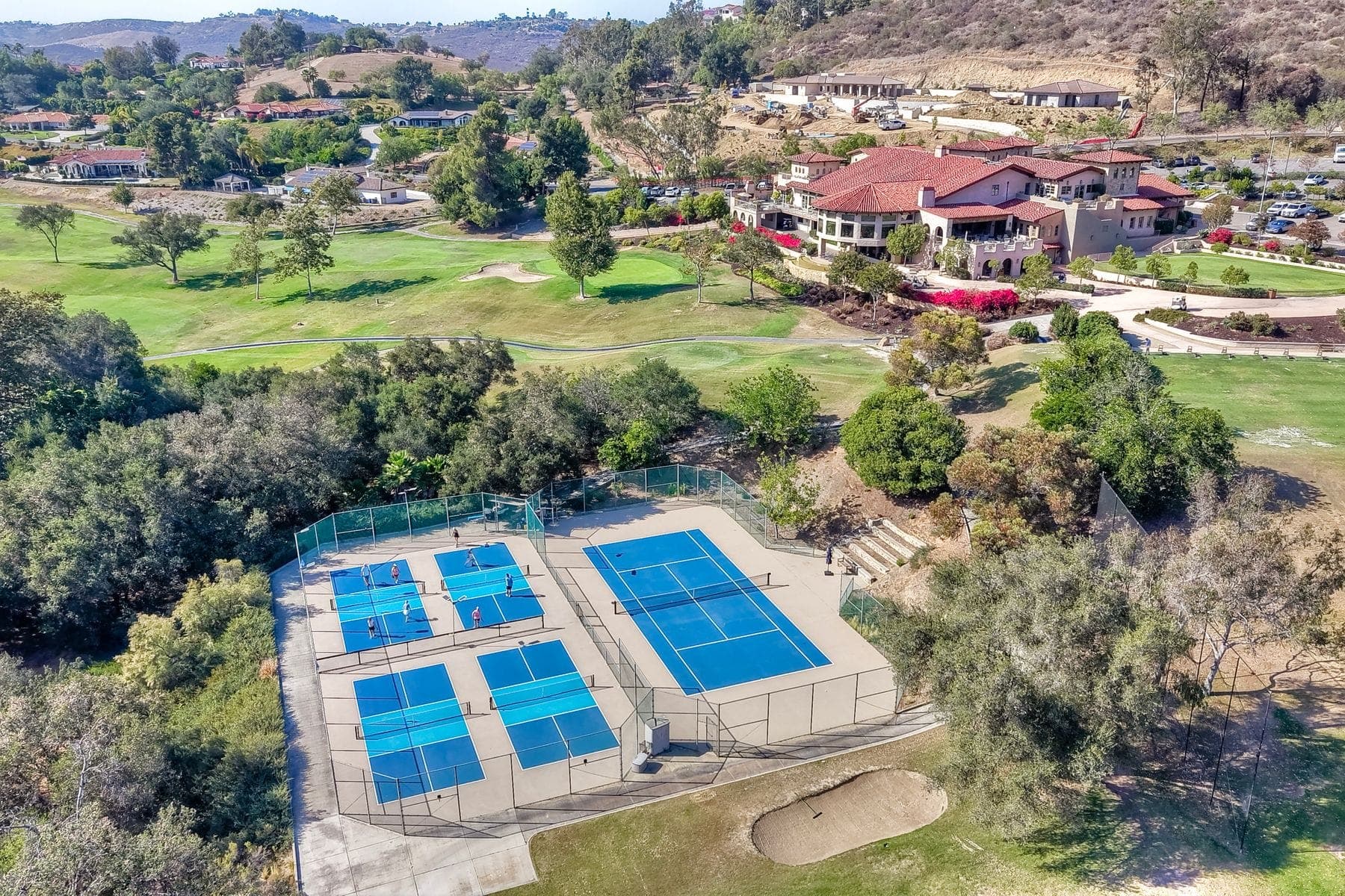 Golf & Racquet Club