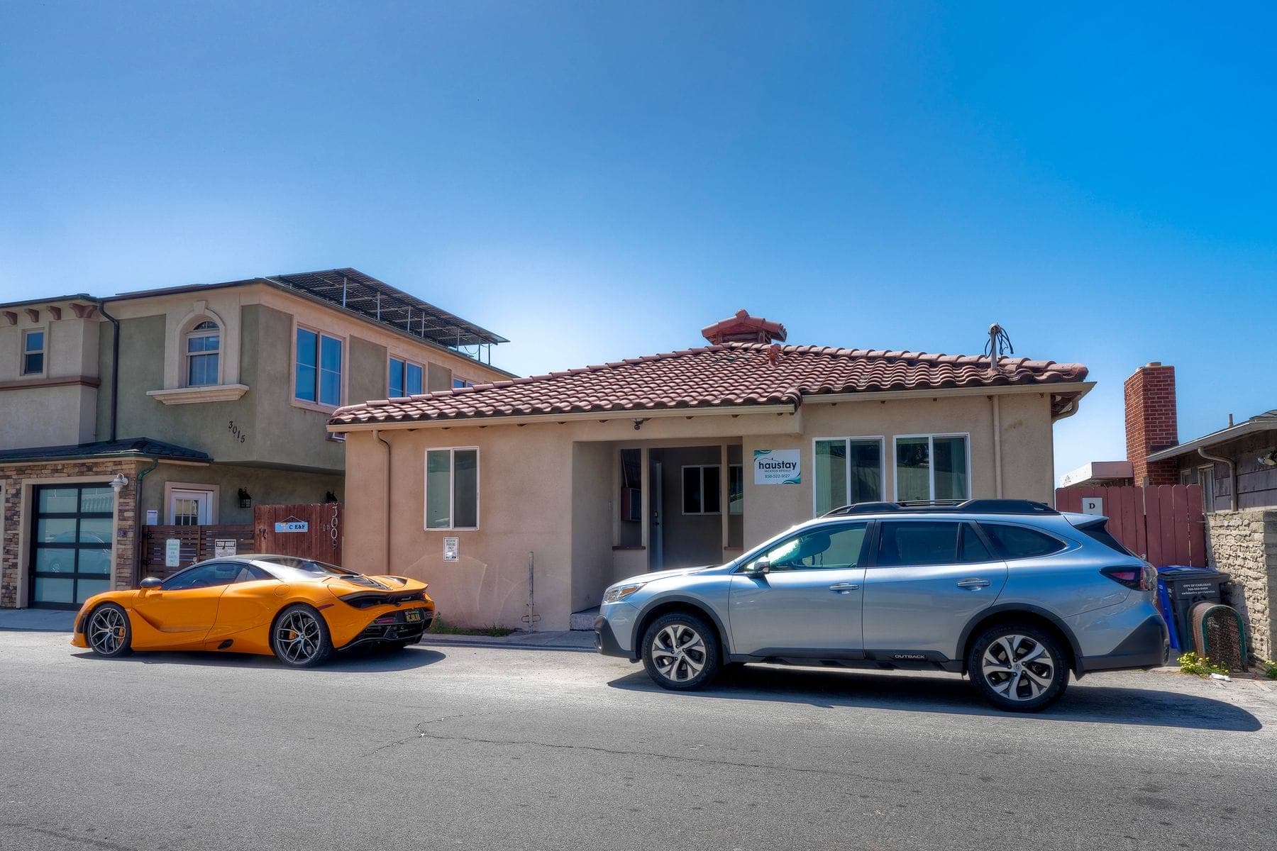 Carlsbad home: daytime photo and its virtual twilight version — Day