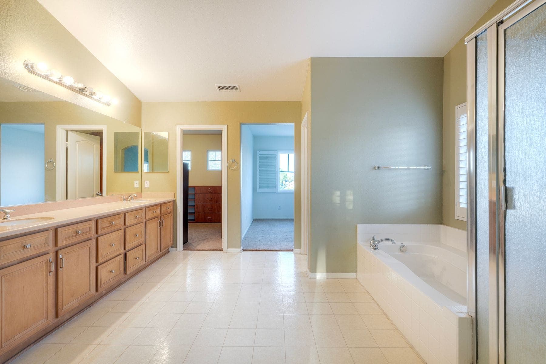 Primary Bath — real estate photography in Temecula, CA by Turnkey Media